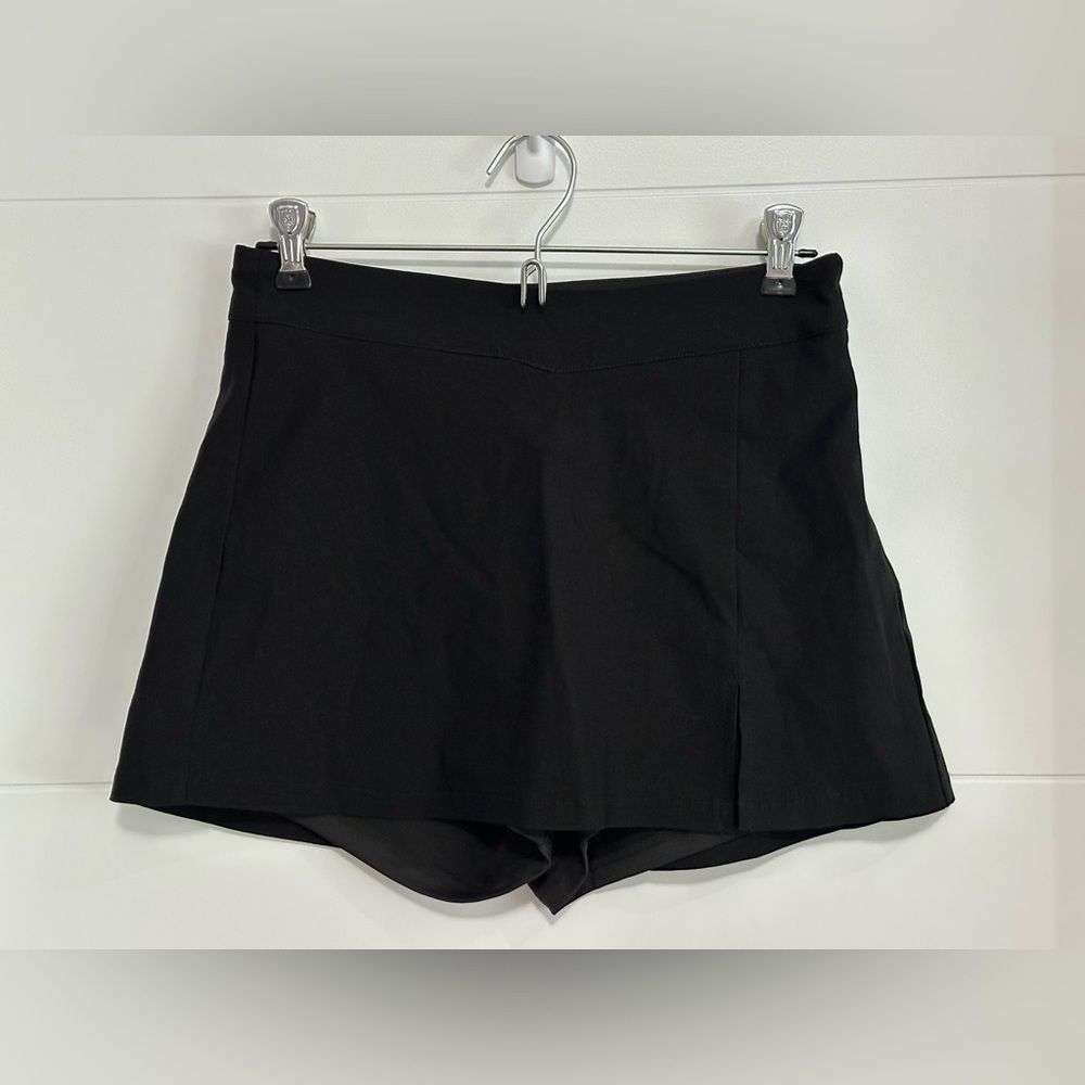 ✨NWT✨ Forever 21: Women’s Skort- Size Medium (waist approx 13.5in)